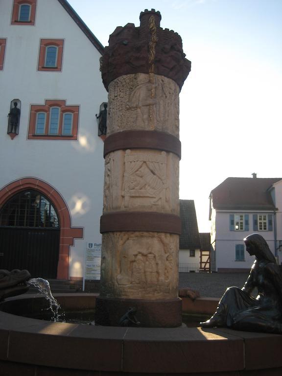 Burgmannenhaus Hotel Steinau an der Strasse Exterior photo