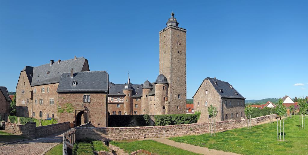 Burgmannenhaus Hotel Steinau an der Straße Exterior photo